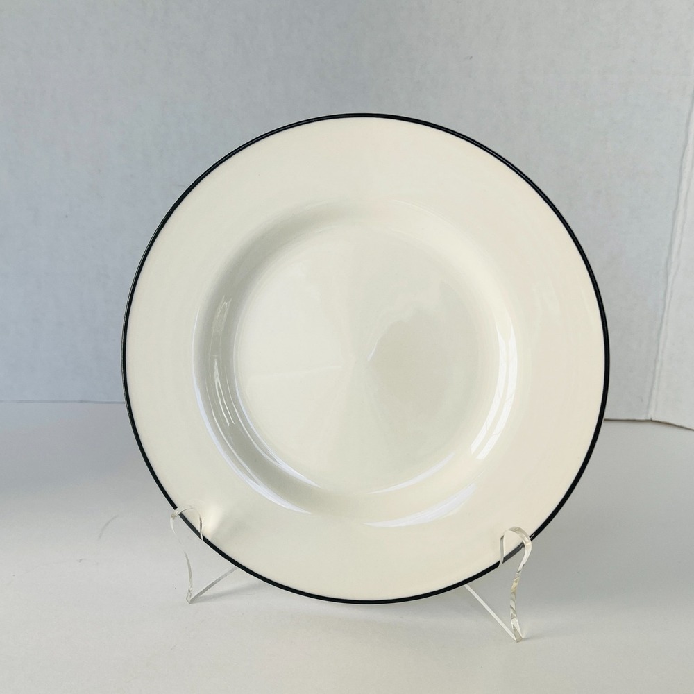 Crate and Barrel CLASSIQUE BLACK LINE 8-1/2" Salad Plate Made in Great Britain